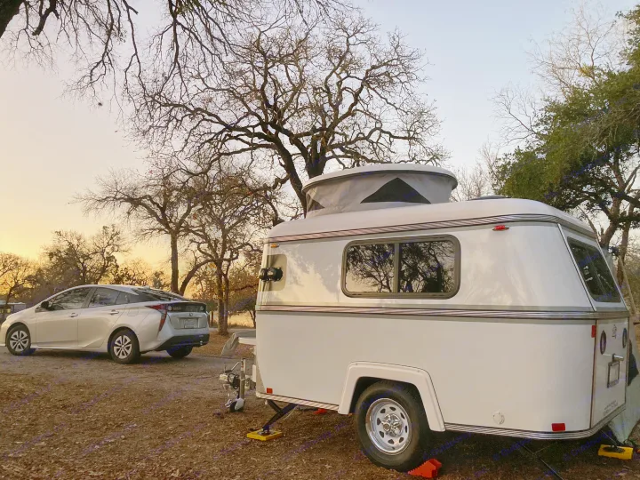 The pop top allows for a little more standing space and great ventilation. Meerkat Gen 1 2020