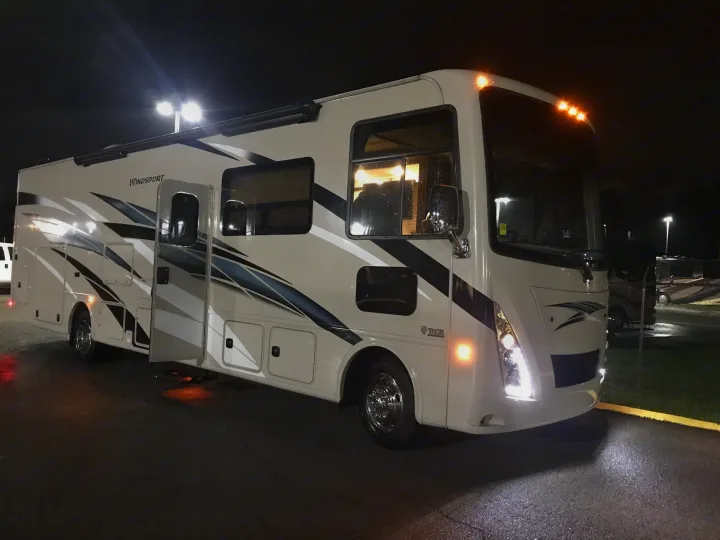 Thor Motor Coach Hurricane 2020