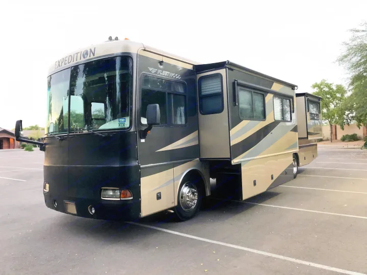 Fleetwood Expedition 2005