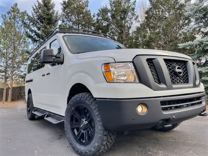 Pearl White on Black Satin. Nissan NV 3500 HD 2020