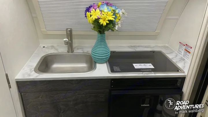 Sink, 2 burner stove, and mini refrigerator. nuCamp TAB 320 S 2021