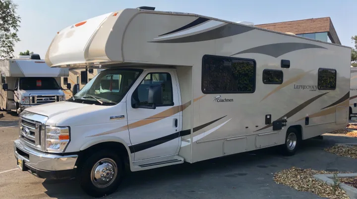 Jump in and drive this easy to maneuver RV for a relaxed and stress-free vacation. . Coachmen Freelander 2019
