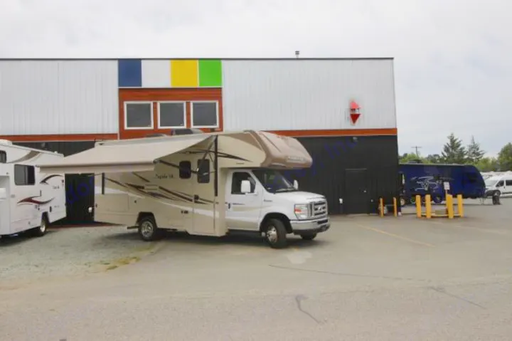 The power awning gives you lovely shelter from the sun. Winnebago SPIRIT 2017