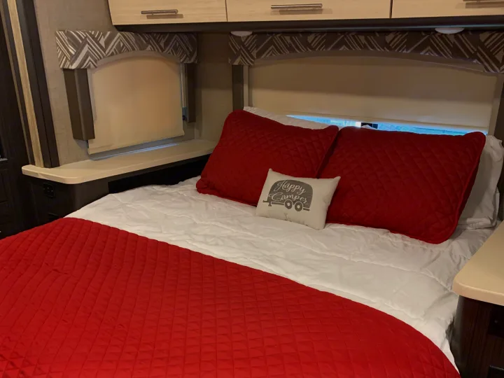 Thor Motor Coach Axis 2019