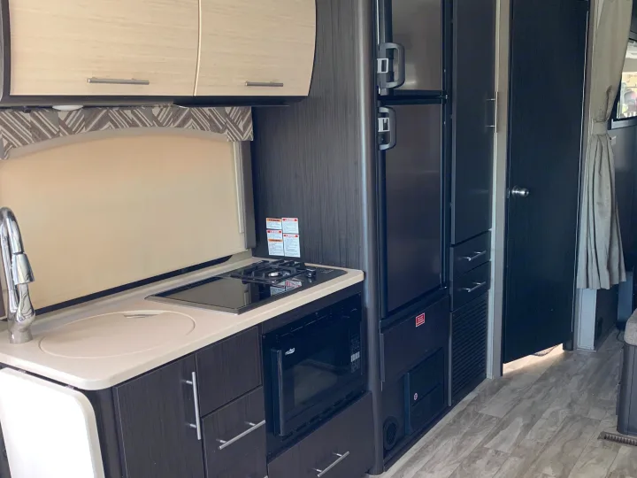 Thor Motor Coach Axis 2019