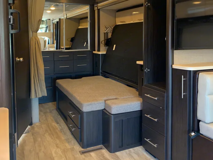 Thor Motor Coach Axis 2019