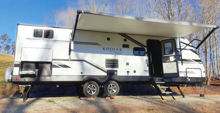 Kodiak Ultra Lite travel trailer rv rental with awning out. Ready for your next camping adventure!. Dutchmen Kodiak 2020