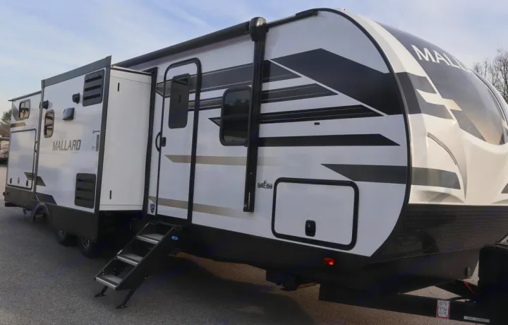 This modern white and black Mallard RV features an extended slide-out and steps, perfect for your next rv rental.. Other M-3385 2020