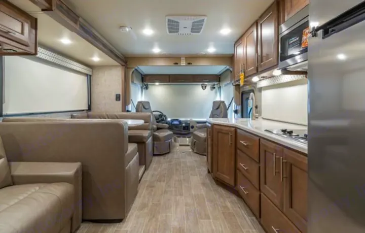 Thor Motor Coach Miramar 2021