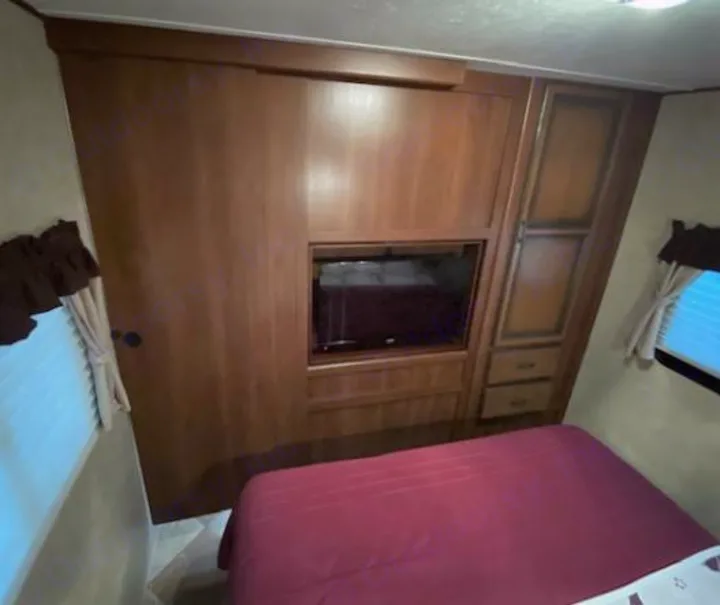 The TV in the master bedroom can be turned around to the living room. Crossroads Zinger 2014