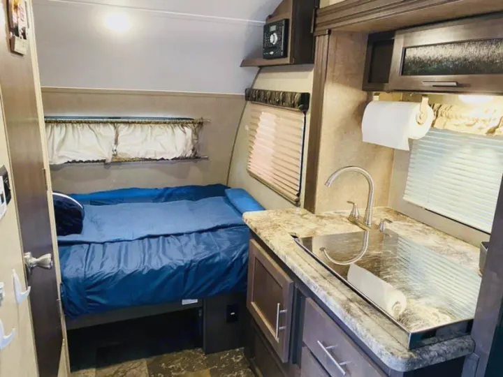 We provide fresh linens with every rental upon request, this is included in your rental costs. . Forest River R-Pod 2016