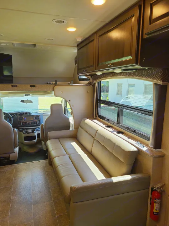 Thor Motor Coach Chateau 2018