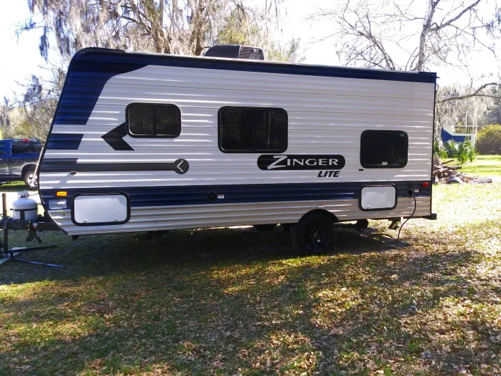 Enjoy camping in this Zinger Lite travel trailer, perfect for your next RV rental.. Crossroads RV Zinger Lite 2021