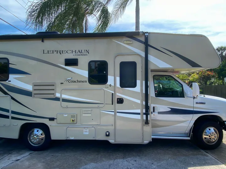 Coachmen Leprechaun 2016