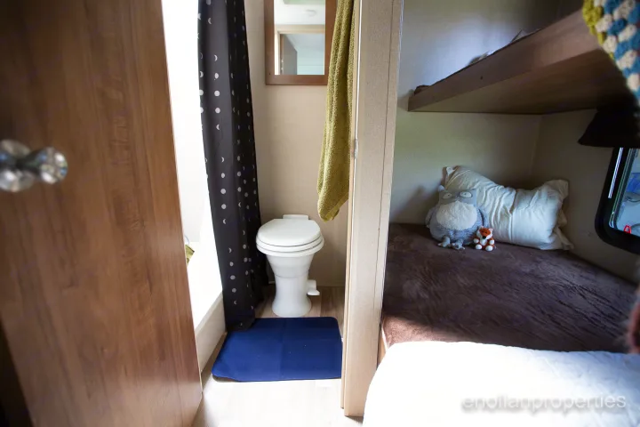 Easy to use toilet. . Dutchmen Aspen Trail 2016
