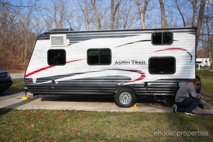 Left side with electric hookups and bunk side windows. . Dutchmen Aspen Trail 2016