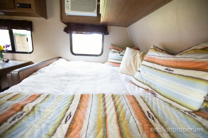 Cozy queen bed for a comfortable nights rest. . Dutchmen Aspen Trail 2016