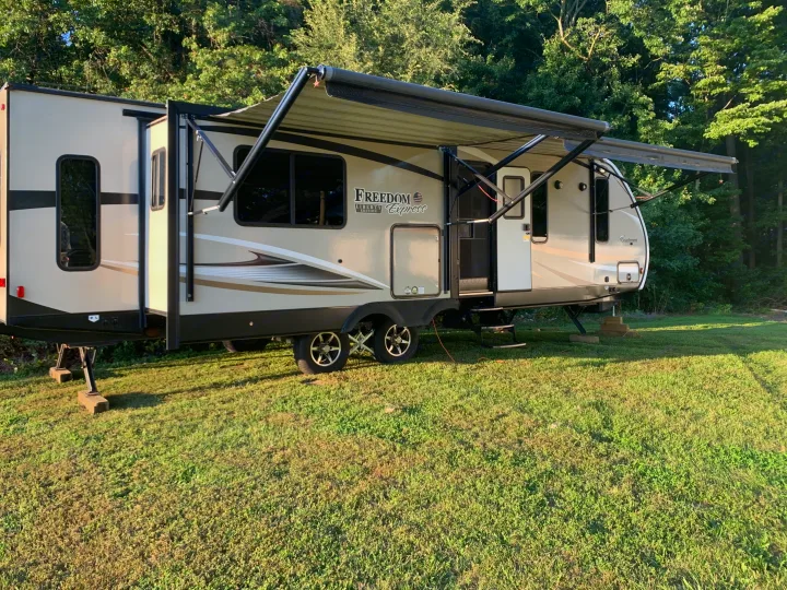 Coachmen Freedom Express 2017
