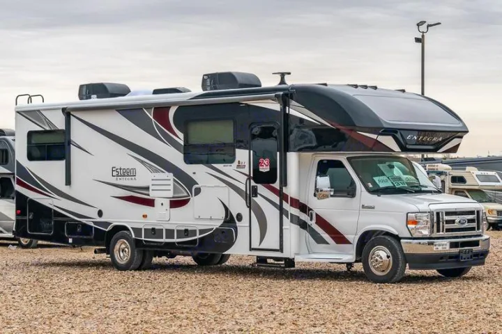 Entegra Coach Esteem 2021