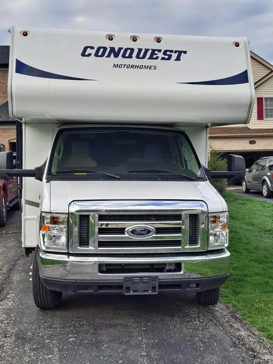 A white Ford Conquest motorhome, shown from the front, sparkling clean and ready for an RV rental adventure.. Gulf Stream Conquest 2018
