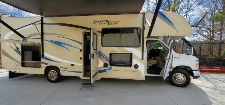 Ready to Explore. Thor Motor Coach Freedom Elite 2018