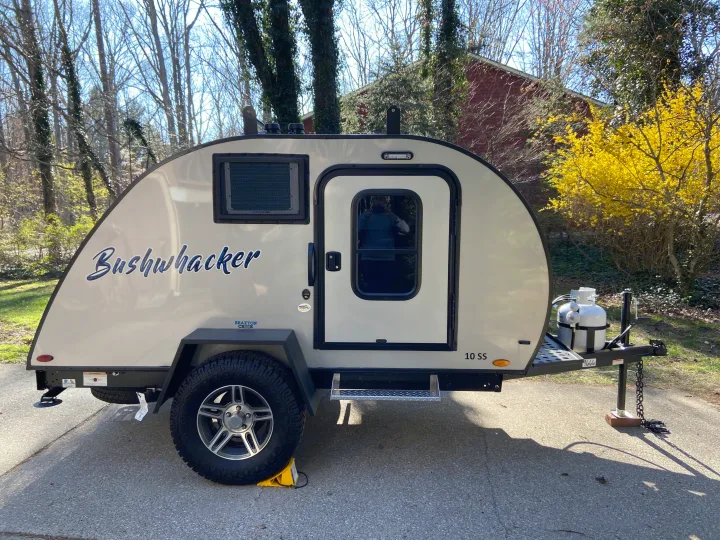 This Braxton Creek Bushwhacker 10 SS teardrop camper is perfect for an RV rental adventure. Compact and ready for travel!. Bushwacker 10SS 2021