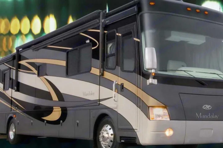 Mandalay Coach 40 E 2006