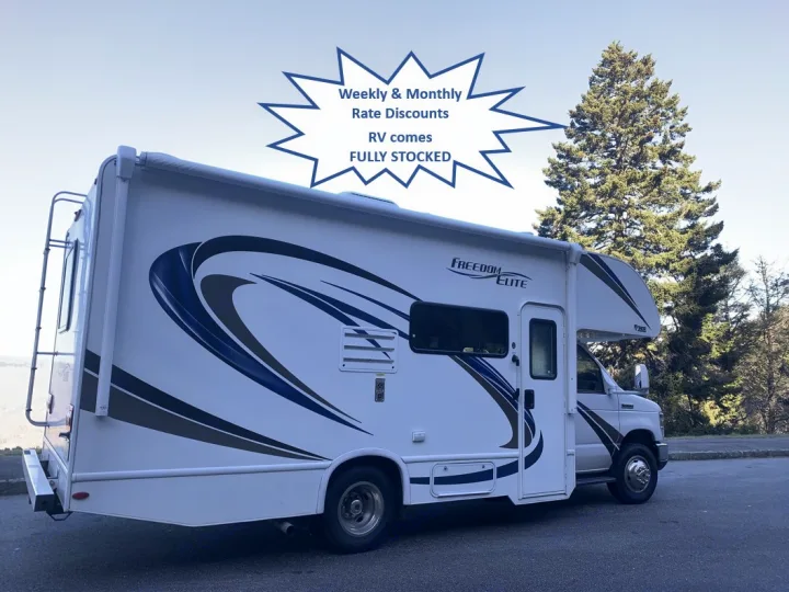 This white Freedom Elite RV rental is fully stocked with weekly/monthly discounts, featuring a ladder, awning, and scenic views.. Thor Freedom Elite 2019