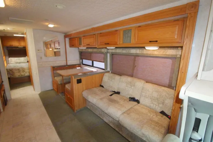 Winnebago Minnie Winnie 2002