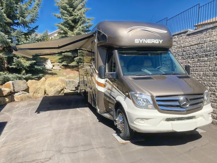Awning has a wind sensor. It will automatically retract if the wind picks up.. Thor Motor Coach Synergy 2018
