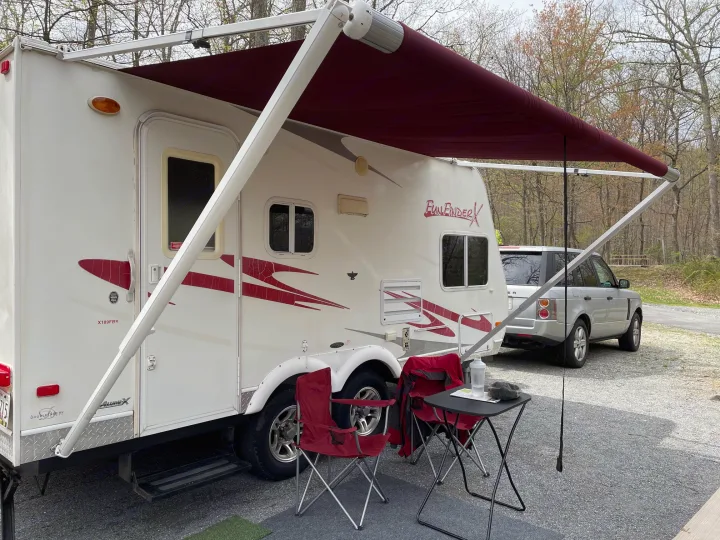 Outdoor speakers and 10 foot awning to enjoy the beautiful outdoors.. Cruiser Fun Finder X 2008