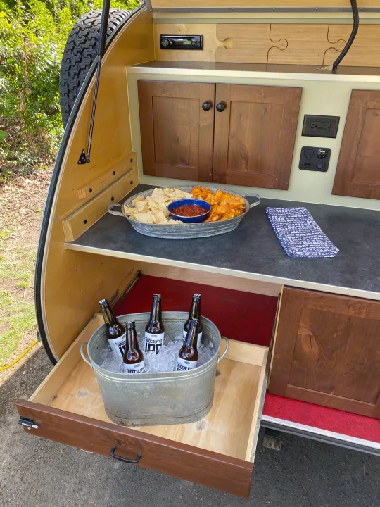 Whether camping alone, or with friends, the large galley is perfect for cooking or entertaining.. Aero Steel HC 2018
