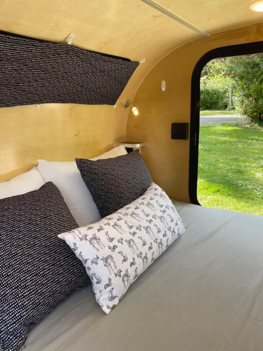 The queen bed is comfortable and the black out curtains ensure privacy and great napping opportunities!  Linens are offered as an add on.. Aero Steel HC 2018