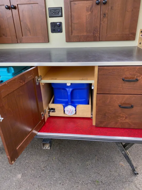 A 3 gallon water jug with spout is included and the convenient water drawer means Rover is a great off grid option.. Aero Steel HC 2018