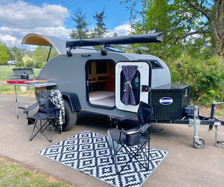 Rover is a 2018 Aero Steel HC and sleeps 2-1/2 with a small bunk that folds over the queen bed.. Aero Steel HC 2018