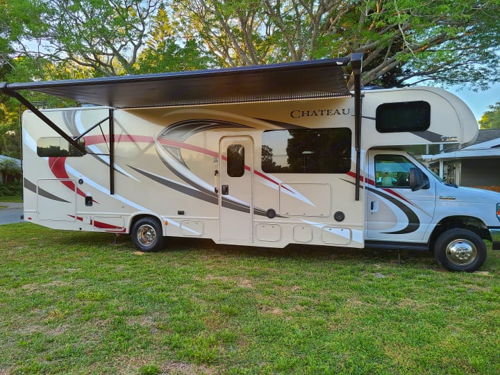 Thor Motor Coach Chateau 2018