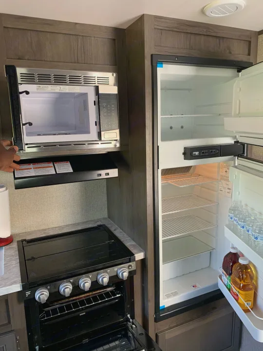 Microwave, refrigerator, freezer, stovetop. Jayco Jay Flight 2021