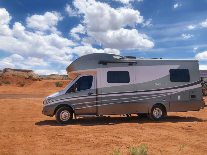 Winnebago Navion 2018