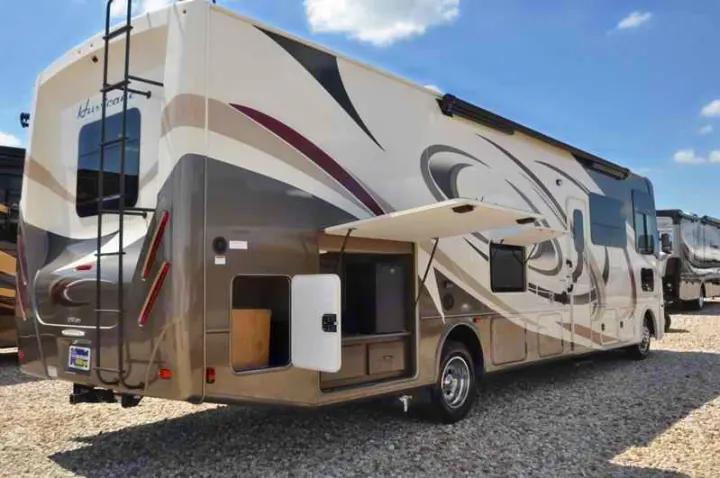Thor Motor Coach Hurricane 2017