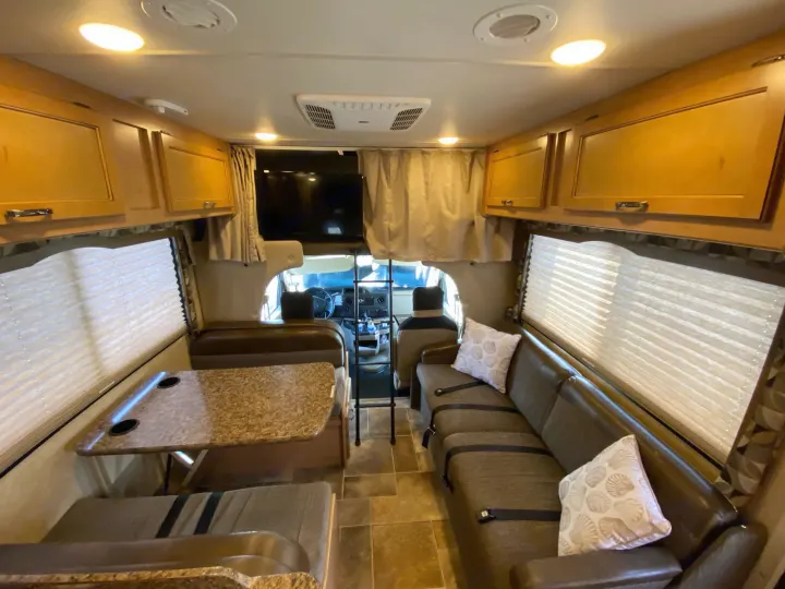 Thor Motor Coach Chateau 2017