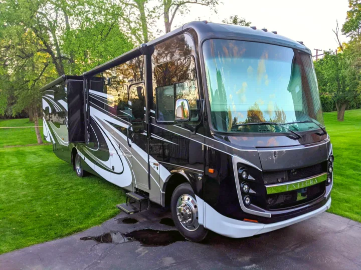 Entegra Coach Emblem 2021
