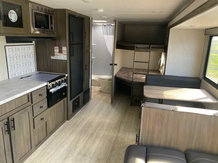 bunkhouse . Shasta Oasis 2021
