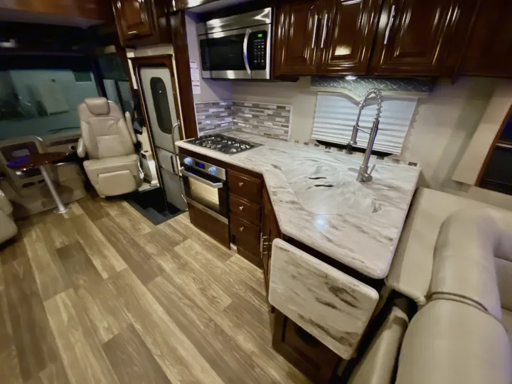 Convection Microwave combo, 3-burner, propane oven, double sink.. Forest River Georgetown 2019