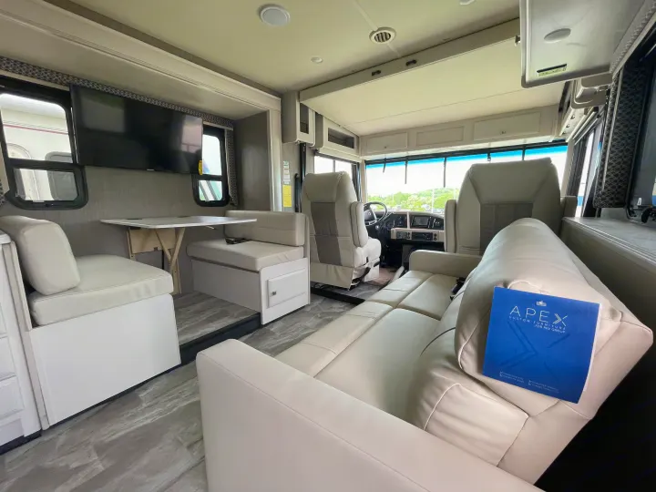 Living Space. Holiday Rambler Admiral 2021