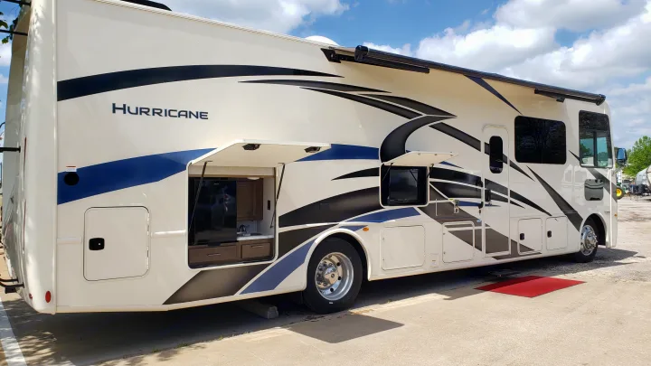 Thor Motor Coach Hurricane 2022