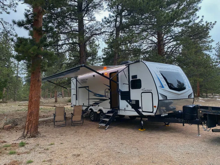 Coachmen Freedom Express 2020