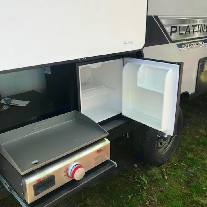 Outdoor griddle and mini fridge. Forest River Salem FSX PLATINUM 2021