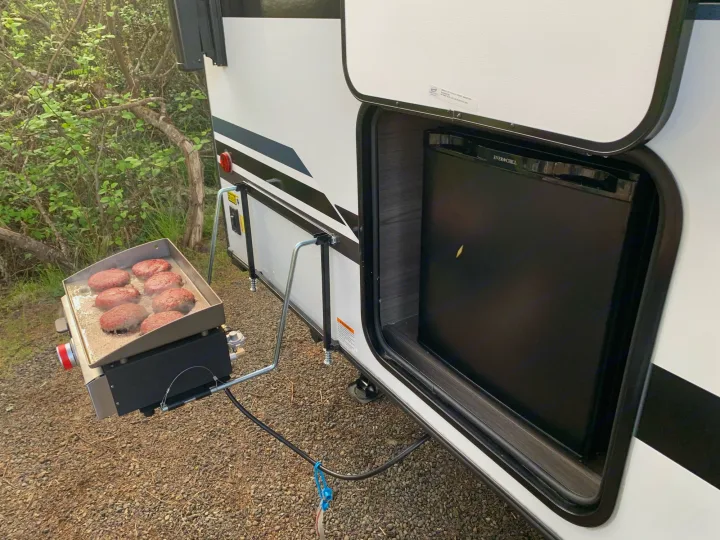 An included grill and outdoor mini fridge makes eating outside a breeze.. Dutchmen Kodiak 2021