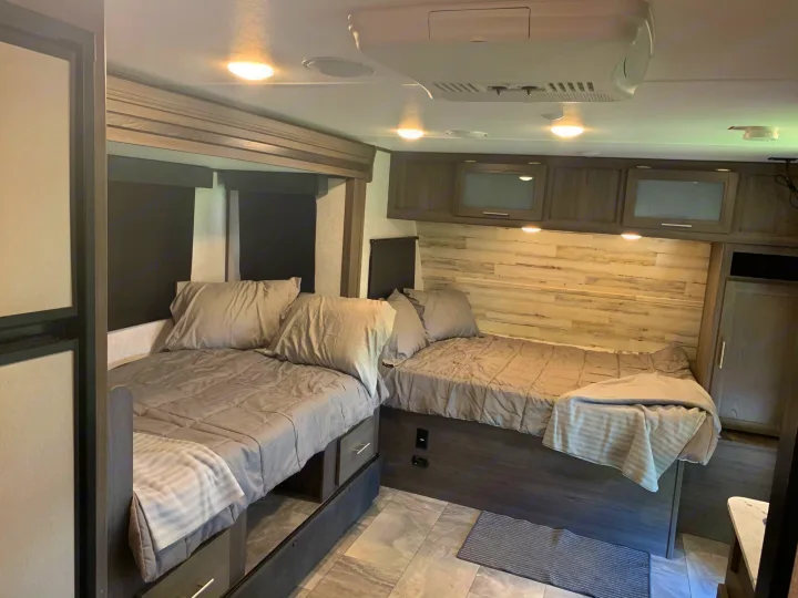 Here is an additional view of the full and queen sized beds.. Dutchmen Kodiak 2021