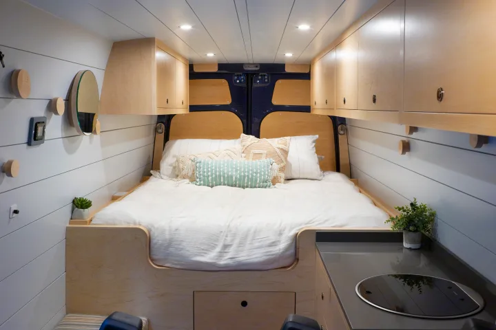 Luxurious Caspar mattress, down comforter & lots of pillows.. Mercedes-Benz Sprinter 2019